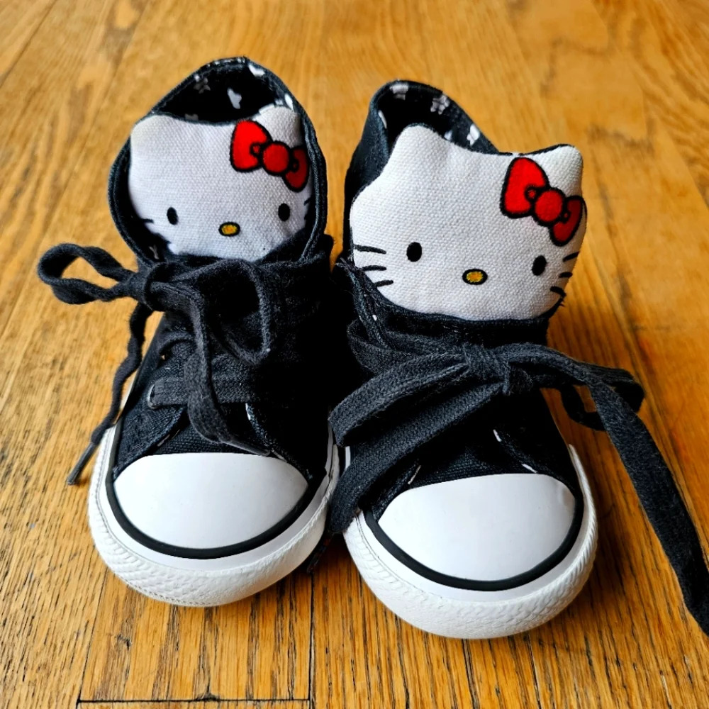 Converse x Hello Kitty toddler girl sneakers Chuck Taylor All Star size 5